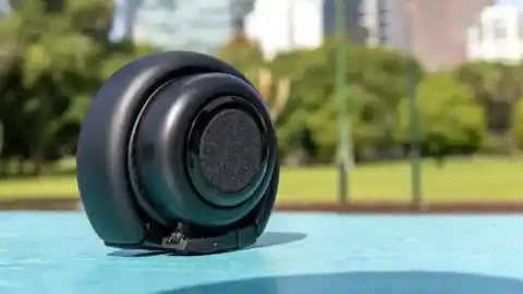 Imagen 1 de Estos auriculares se convierten en un altavoz portátil con solo girarlos: así funcionan