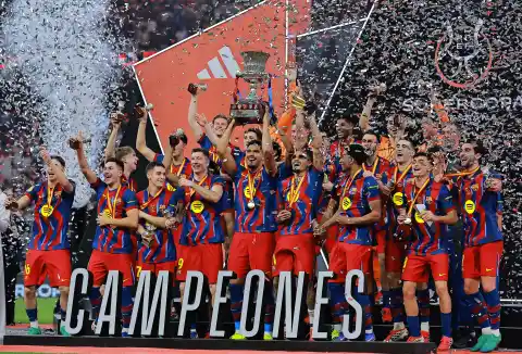 Imagen 1 de El Barça conquista ante el Real Madrid un clásico gigantesco en la final de la Supercopa