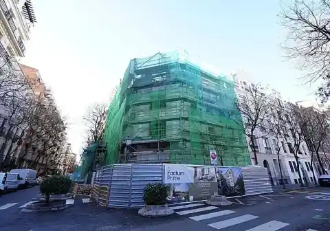 Imagen 1 de Un inmueble de lujo renace de los escombros de General Pardiñas: áticos a la venta por hasta 6,5 millones de euros