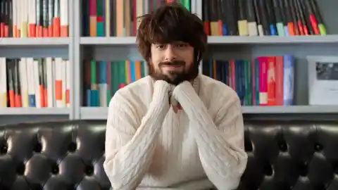 Imagen 1 de David Uclés: "Lo curioso es cómo alguien tan inepto como Franco, tan traumatizado, tan inculto y tan bobo, pudo dominarnos 40 años"