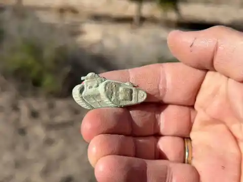 Imagen 1 de Un botón militar y monedas extranjeras: la huella de los brigadistas en el campo de concentración franquista de Albatera