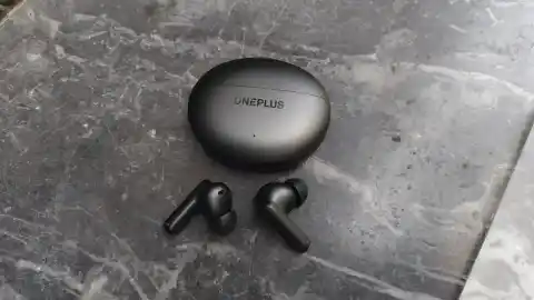 Imagen 1 de Se acabó el miedo a perder un auricular: OnePlus desarrolla una función que avisa si se cae de la oreja