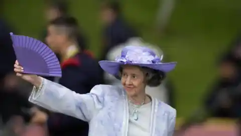 Imagen 1 de La prensa belga lamenta la subasta de varias joyas de la reina Fabiola en Madrid