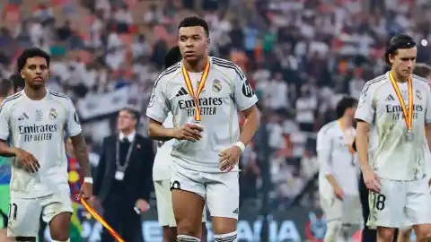 Imagen 1 de Qué falló en el Madrid de Xabi: 370 pases menos que el Barça, un oasis llamado Vinicius y el martirio de las lesiones