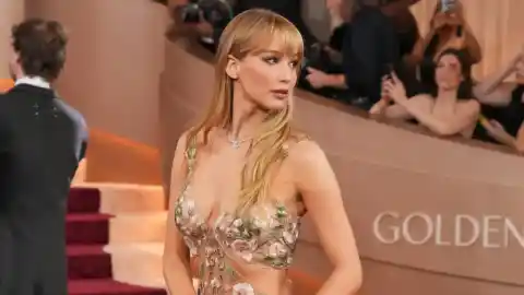 Imagen 1 de Por qué todo el mundo habla del vestido que Jennifer Lawrence llevó a los Globos de Oro