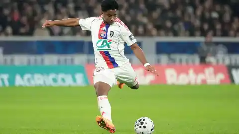 Imagen 1 de Endrick debuta con gol y un jugadón en el Lyon mientras el Real Madrid perdía la Supercopa