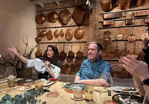 Imagen 1 de La fiesta sorpresa de Bárbara Goenaga a Borja Sémper por su 50º cumpleaños