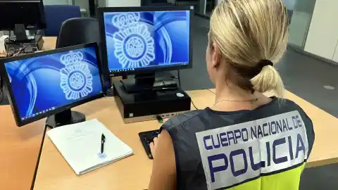 Imagen 1 de Detenido un joven en Cornellà por estafar más de 150.000 € haciéndose pasar por un gestor del banco