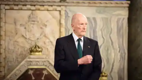 Imagen 1 de Simeón de Bulgaria consigue vender la casa de verano que tenía en su país, por algo más de un millón de euros