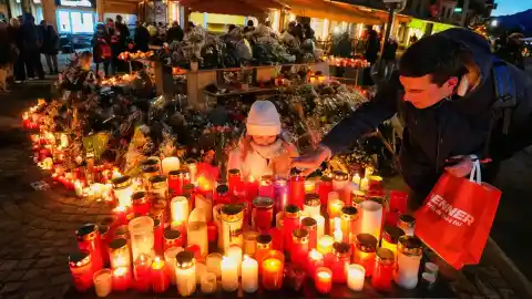 Imagen 1 de Tres meses de detención provisional para el dueño del bar de Crans Montana incendiado en Nochevieja