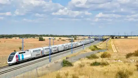 Imagen 1 de La avería de un Ouigo obliga a trasbordar a sus pasajeros y provoca retrasos en la Alta Velocidad Madrid-Barcelona