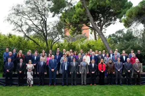 Imagen 1 de Illa y Collboni se reúnen con los alcaldes de los 62 municipios catalanes del Tour 2026