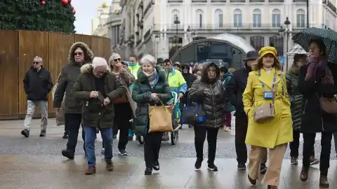 Imagen 1 de Madrid absorbe el 'boom' de visitantes con una presión inferior al resto de España: 3,3 turistas por cada 100 residentes