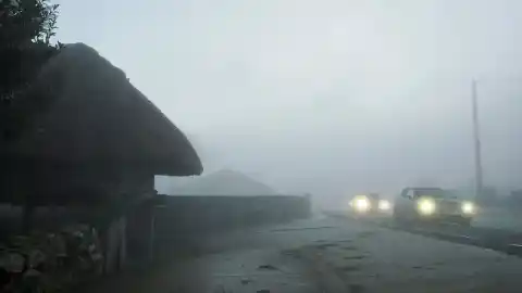 Imagen 1 de La regla de las 3V que la DGT recomienda cumplir sí o sí para conducir con niebla