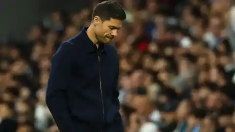 Imagen 1 de El Real Madrid anuncia la destitución de Xabi Alonso tras perder la Supercopa de España y nombra a Álvaro Arbeloa