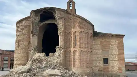 Imagen 1 de Se derrumba el ábside de la iglesia mudéjar del pueblo Muriel de Zapardiel