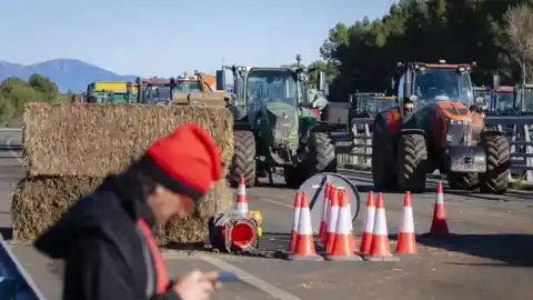 Imagen 1 de Los agricultores se disponen a levantar los cortes de carretera tras el apoyo de Illa