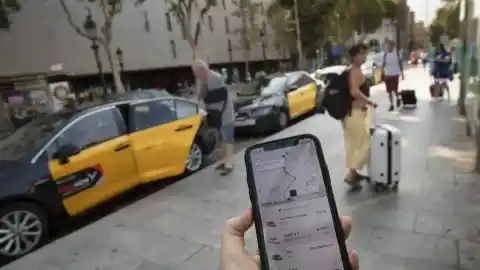 Imagen 1 de El TSJC revoca el primer reglamento de 2019 que limitaba las VTC