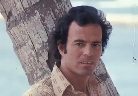 Imagen 1 de Las memorias de Julio Iglesias se reescribirán tras las acusaciones contra él