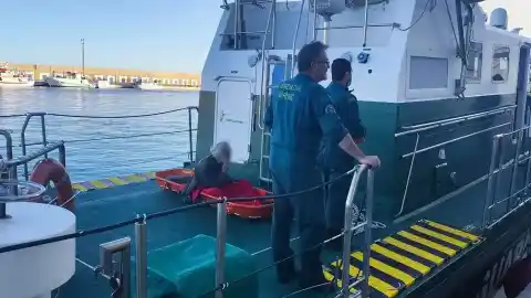 Imagen 1 de Rescatan a un hombre de 68 años tras pasar tres días sin poder moverse en una cala de difícil acceso en Almería