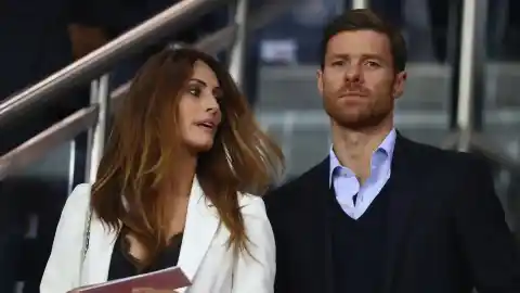 Imagen 1 de El refugio de Xabi Alonso tras su adiós al Real Madrid: de su amor con Nagore Aramburu a sus tres hijos