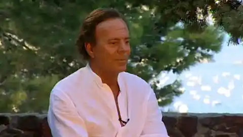 Imagen 1 de La editorial del libro sobre Julio Iglesias, tras las acusaciones de agresión sexual: "Vemos necesaria una edición revisada y actualizada"