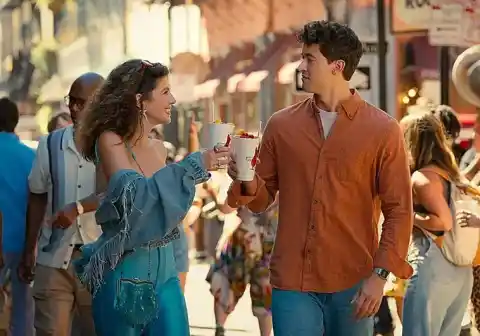 Imagen 1 de Por qué 'Gente que conocemos en vacaciones' está arrasando en Netflix