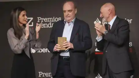 Imagen 1 de Letizia agradece a Vila-Matas que renunciara a ser “director de circo” para ser escritor