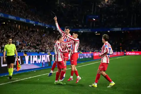 Imagen 1 de Griezmann impone su ley en Riazor