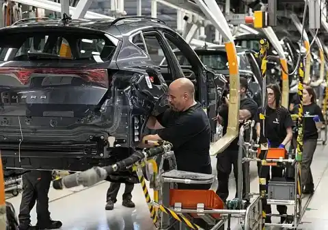 Imagen 1 de Cupra supera por primera vez a Seat en ventas en un 2025 con récord histórico de coches entregados