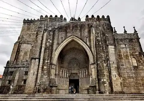 Imagen 1 de La desconocida catedral de las marcas de cantero de Tuy