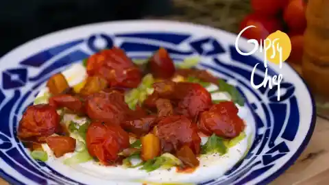 Imagen 1 de La ensalada tibia de tomates asados más bestial de Gipsy Chef