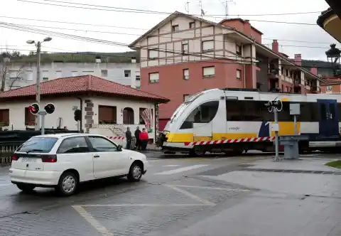Imagen 1 de El municipio con más pasos a nivel en Euskadi, 34, afronta su mayor reordenación ferroviaria