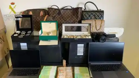 Imagen 1 de Desmantelado un grupo criminal en Barcelona por robar mercancía de Amazon durante rutas de transporte en países de la UE