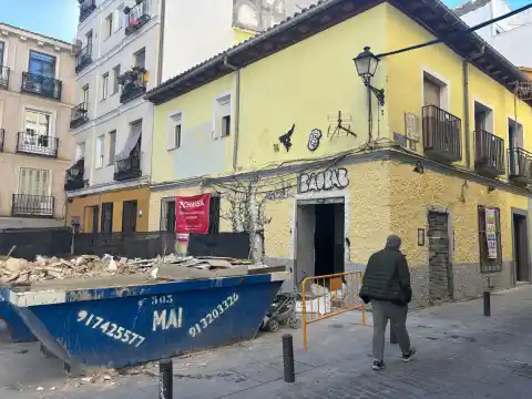 Imagen 1 de La demolición del restaurante Baobab continúa a pesar de la suspensión cautelar del derribo hace menos de 24 horas