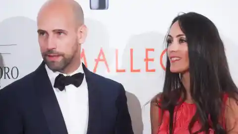 Imagen 1 de Gonzalo Miró disfruta de un romántico fin de semana junto a su novia, la modelo Noelia Velasco