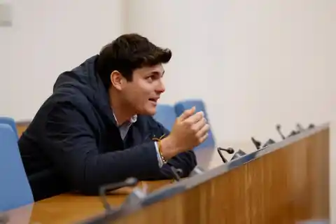 Imagen 1 de El Congreso señala como “infracciones graves” los altercados de Vito Quiles y Bertrand Ndongo: “Perjudica severamente el trabajo de los demás periodistas”