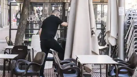 Imagen 1 de Las terrazas de hostelería de Madrid mantienen horarios pero se endurecen las sanciones tras la aprobación de la ordenanza