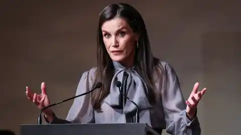 Imagen 1 de Las anécdotas de la reina Letizia en unos premios: dedicatoria de David Summers, guiño a Pérez-Reverte y mención a Leonor