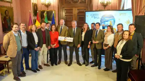 Imagen 1 de Sevilla encenderá su Navidad este sábado y estrenará el mapping del río el 18 de diciembre