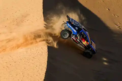 Imagen 1 de Cómo una duna entre un millón sentenció el Rally Dakar de Carlos Sainz