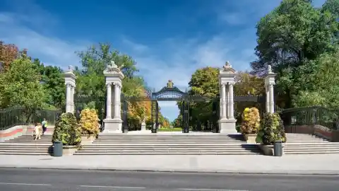 Imagen 1 de Por qué están cambiando el color del asfalto del parque del Retiro: no es una cuestión estética