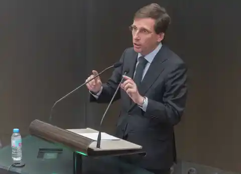 Imagen 1 de El PP de Almeida desoye las críticas por su política contra la violencia machista y habla de los “muros” de la izquierda y de Vox