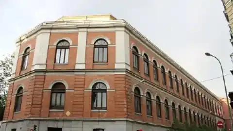 Imagen 1 de El alumnado y profesorado llevan tres meses sin cristales en los ventanales