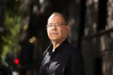 Imagen 1 de Toni Sala conversarà sobre la novel·la ‘Escenaris’ en un club de lectura obert a tothom