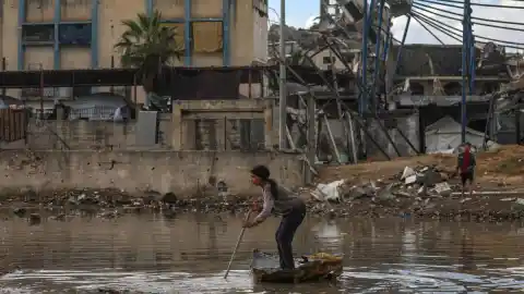 Imagen 1 de Inundaciones en Gaza, ataques en Kiev y más imágenes del día
