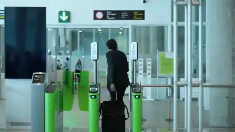 Imagen 1 de Multa de 10 millones a Aena por el reconocimiento facial en sus aeropuertos