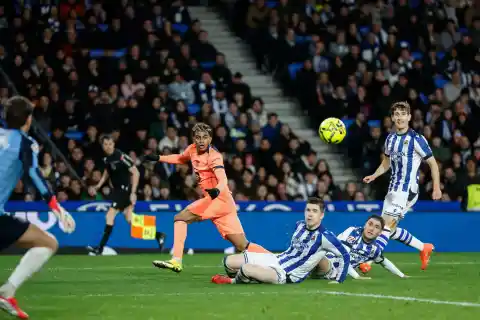 Imagen 1 de Un gran Barça se pelea hasta con su sombra y cae contra la Real Sociedad