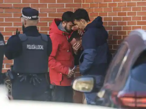 Imagen 1 de La noche de la incertidumbre y el dolor para las familias de las víctimas del accidente ferroviario.