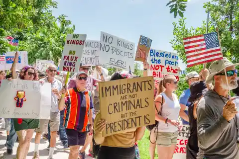 Imagen 1 de La mayoría de latinos desaprueba la gestión de Trump y cree que su vida ha empeorado en el último año